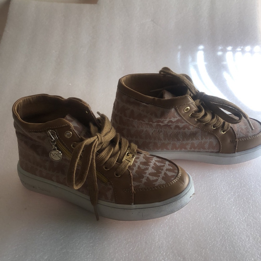 Kids Michael Kors Vegan Sneakers - Size 1 - Picture 3 of 16